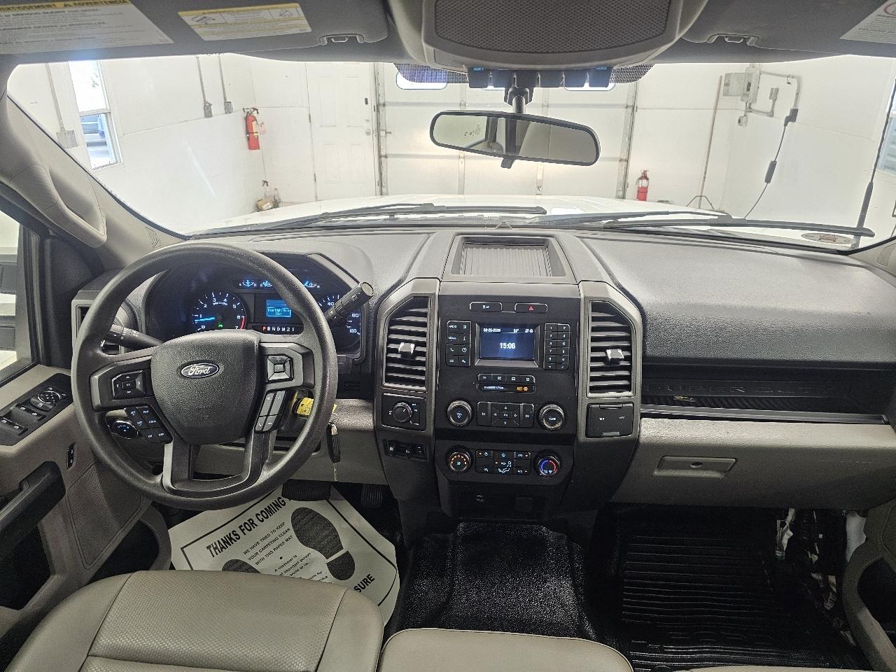 Ford Super Duty F-250 SRW Lariat 2WD Crew Cab 8' Box 2022