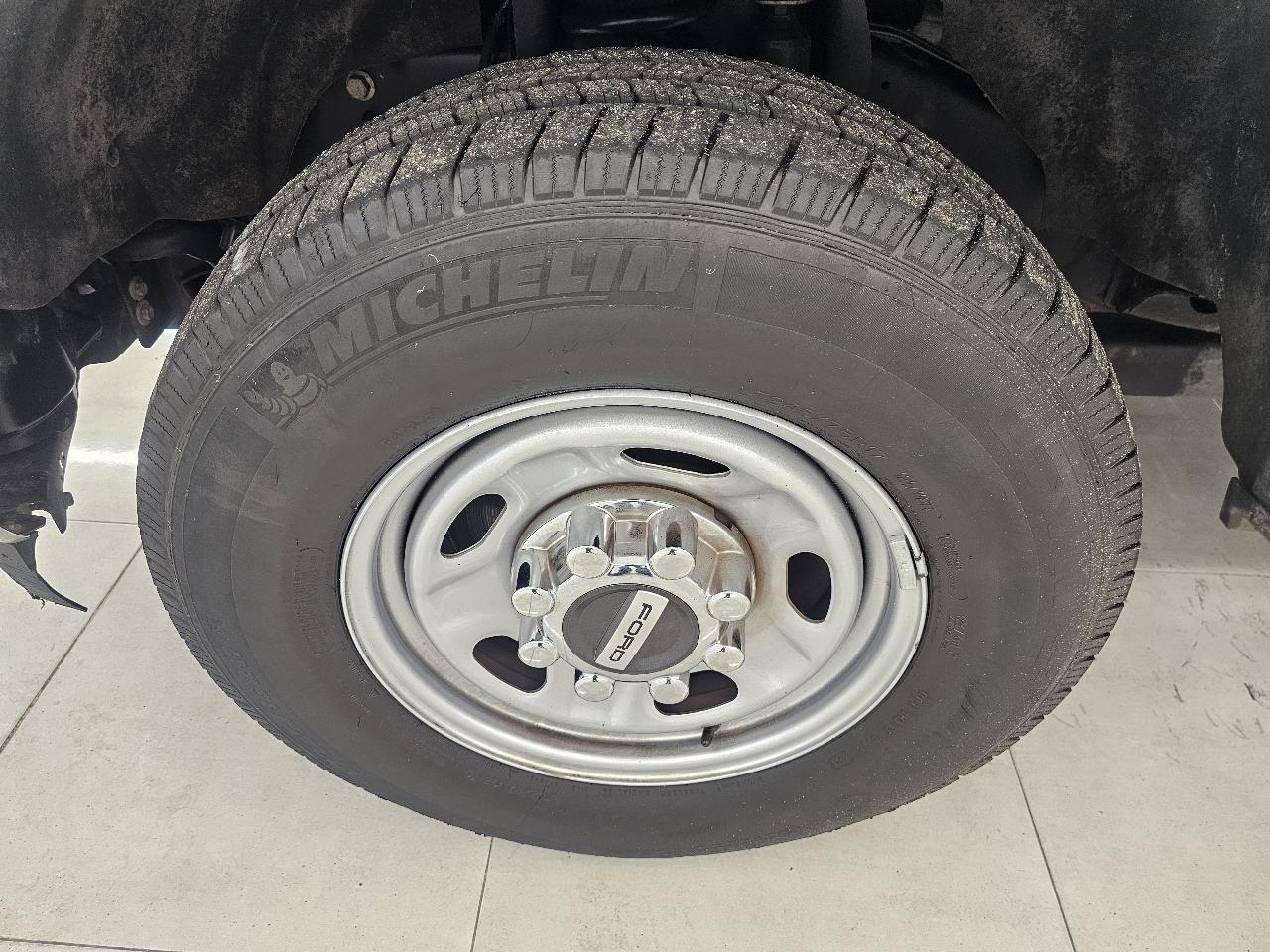 Ford Super Duty F-250 SRW Lariat 2WD Crew Cab 8' Box 2022