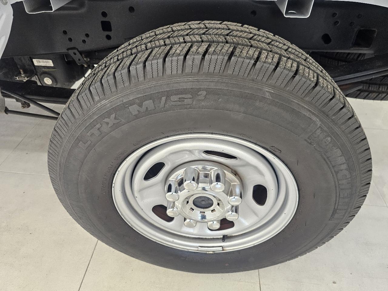 Ford Super Duty F-250 SRW Lariat 2WD Crew Cab 8' Box 2022