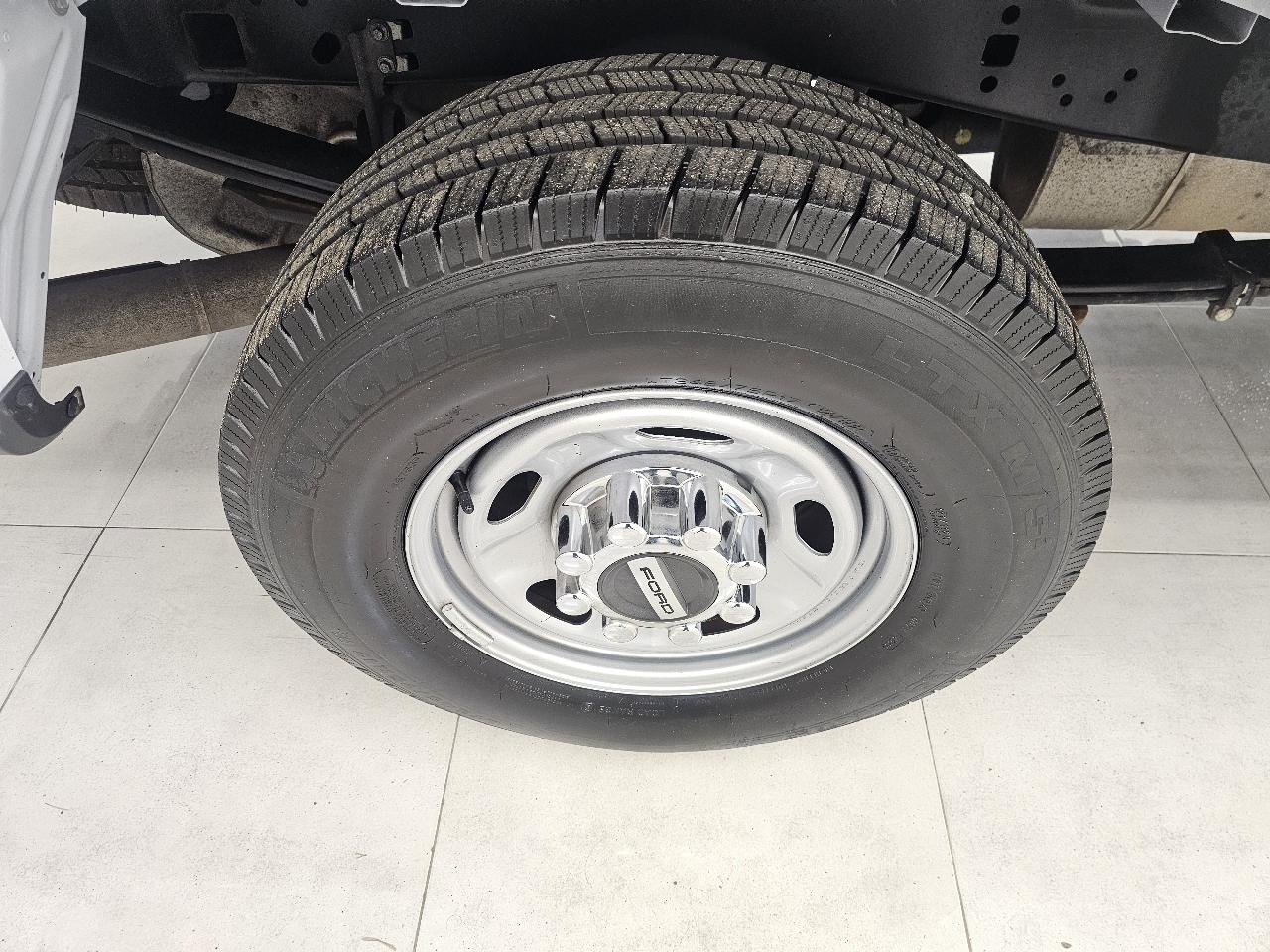 Ford Super Duty F-250 SRW Lariat 2WD Crew Cab 8' Box 2022