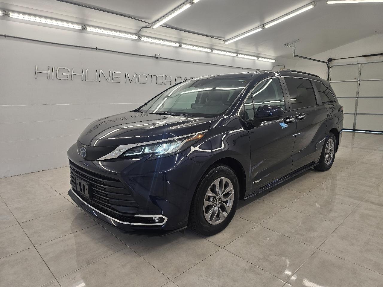 Toyota Sienna XLE AWD 7-Passenger (Natl) 2021