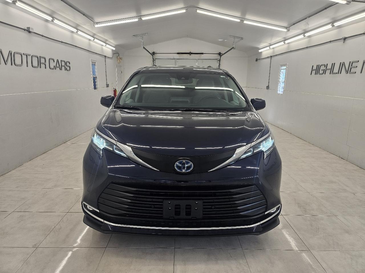 Toyota Sienna XLE AWD 7-Passenger (Natl) 2021
