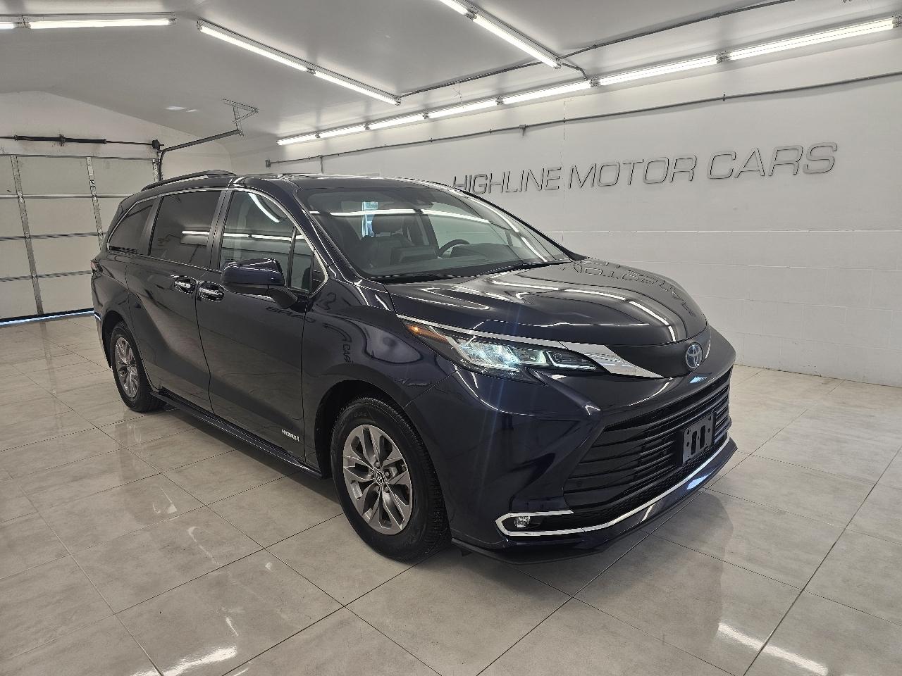 Toyota Sienna XLE AWD 7-Passenger (Natl) 2021