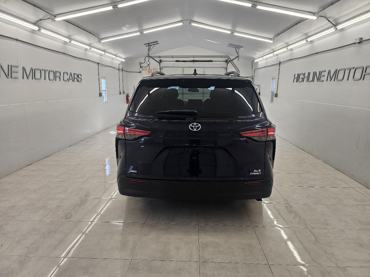 Toyota Sienna XLE AWD 7-Passenger (Natl) 2021