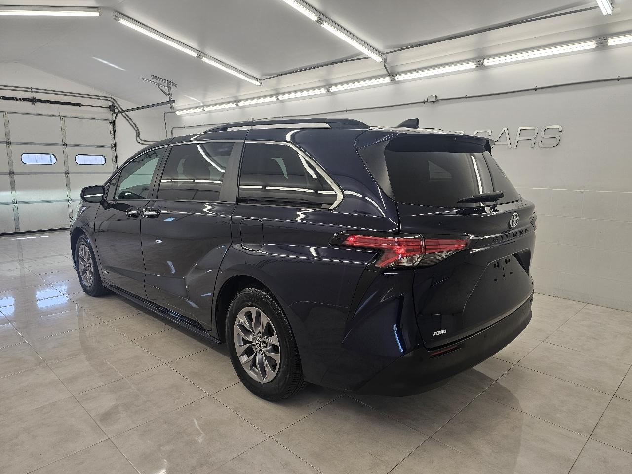 Toyota Sienna XLE AWD 7-Passenger (Natl) 2021