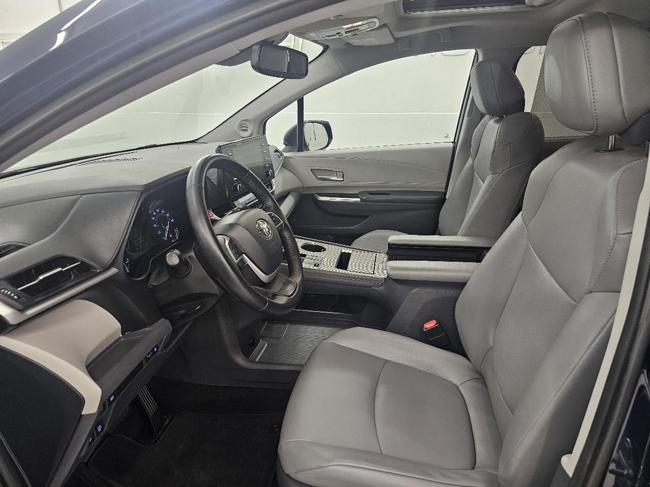 Toyota Sienna XLE AWD 7-Passenger (Natl) 2021