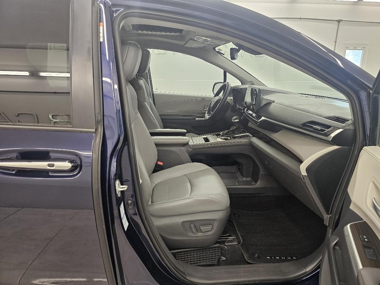 Toyota Sienna XLE AWD 7-Passenger (Natl) 2021
