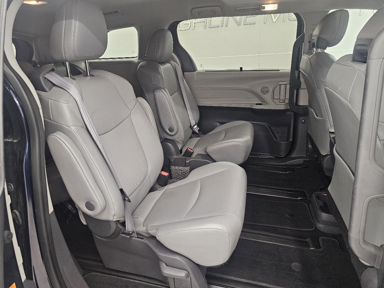 Toyota Sienna XLE AWD 7-Passenger (Natl) 2021