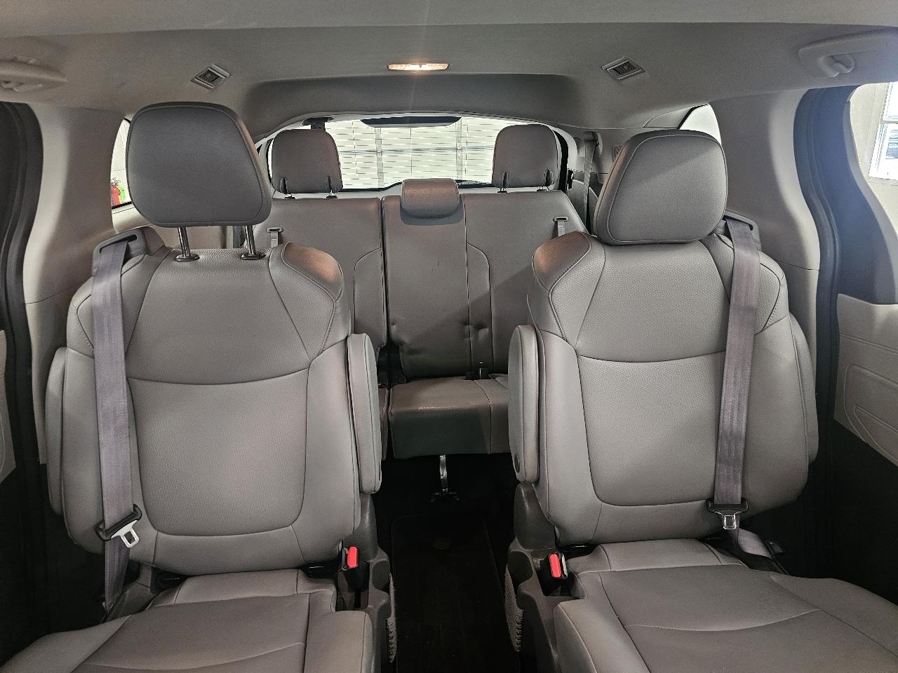 Toyota Sienna XLE AWD 7-Passenger (Natl) 2021