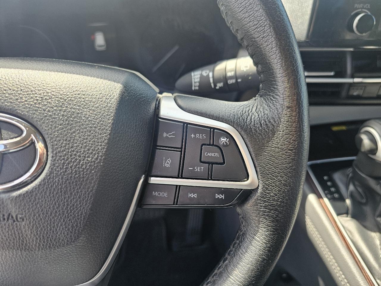 Toyota Sienna XLE AWD 7-Passenger (Natl) 2021