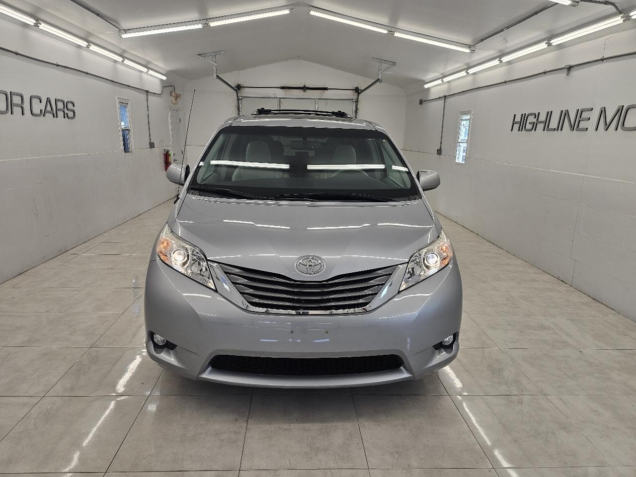Toyota Sienna 5dr 7-Pass Van V6 Ltd AWD (Natl) 2014