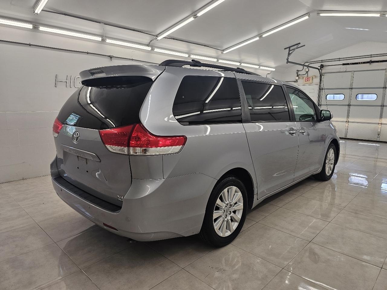 Toyota Sienna 5dr 7-Pass Van V6 Ltd AWD (Natl) 2014