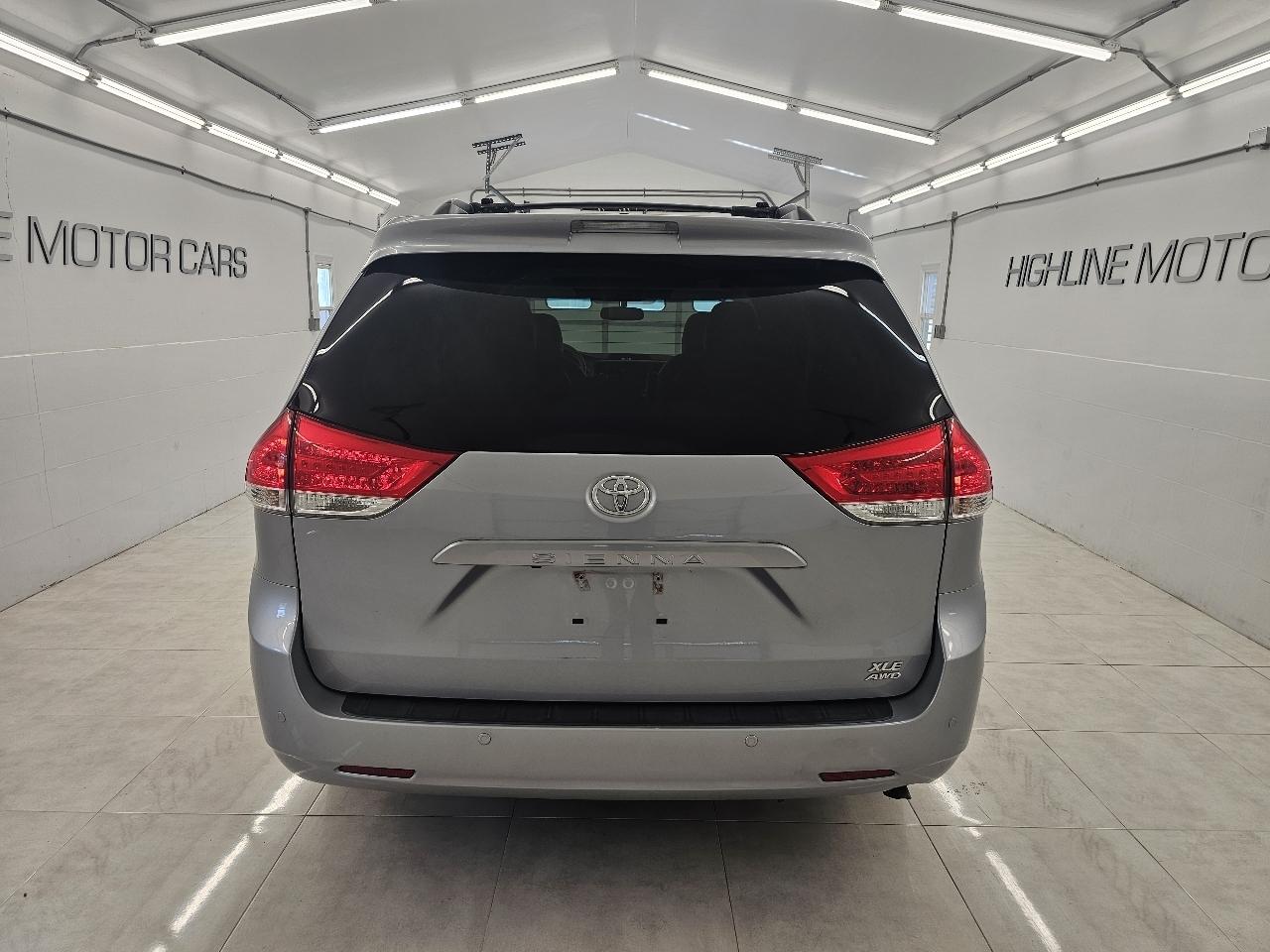Toyota Sienna 5dr 7-Pass Van V6 Ltd AWD (Natl) 2014