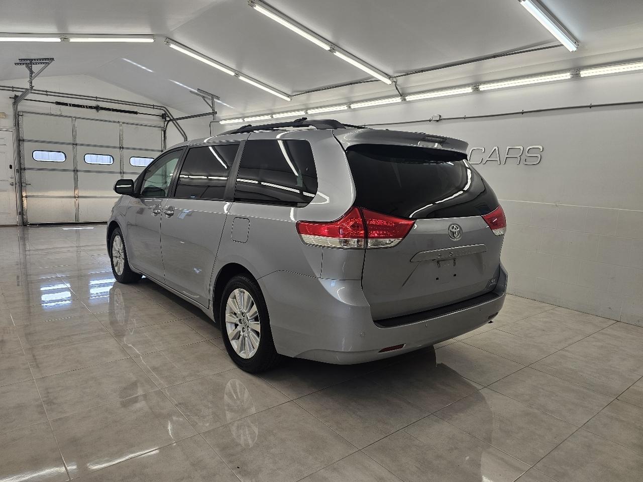 Toyota Sienna 5dr 7-Pass Van V6 Ltd AWD (Natl) 2014