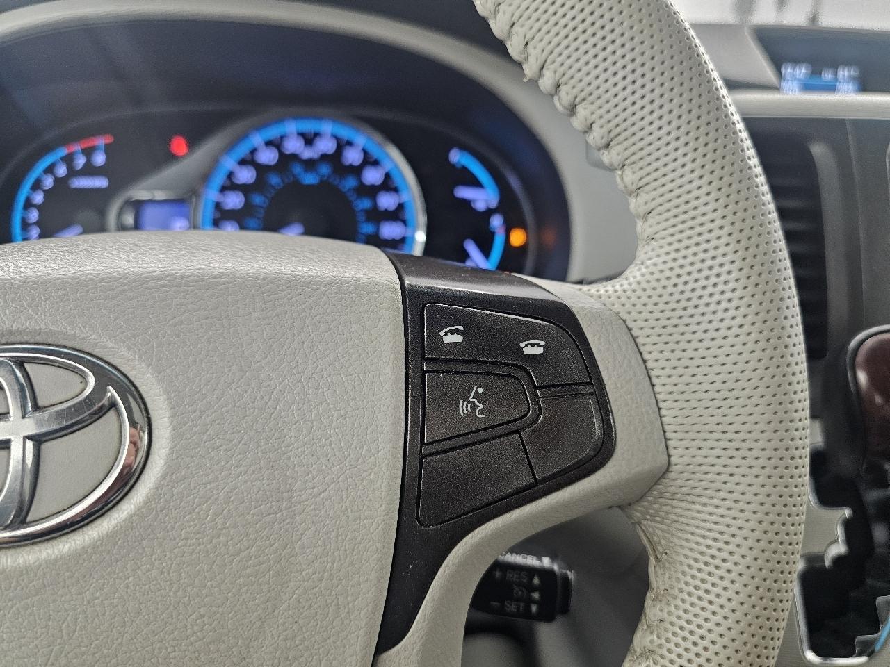 Toyota Sienna 5dr 7-Pass Van V6 Ltd AWD (Natl) 2014