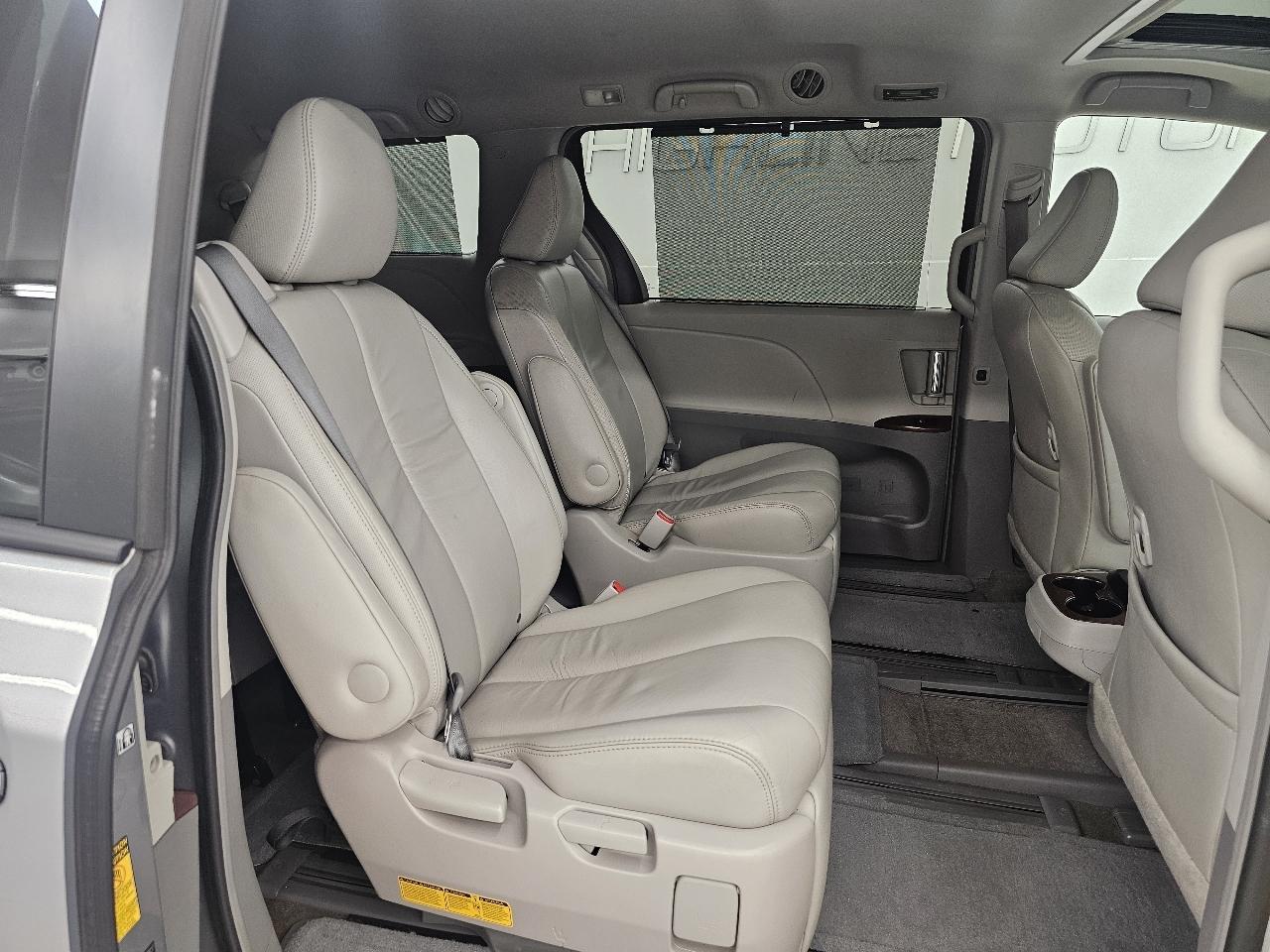 Toyota Sienna 5dr 7-Pass Van V6 Ltd AWD (Natl) 2014