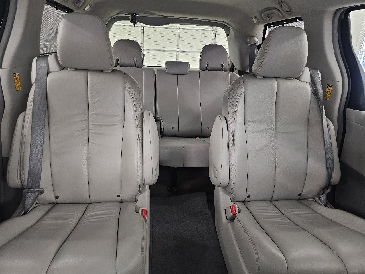 Toyota Sienna 5dr 7-Pass Van V6 Ltd AWD (Natl) 2014