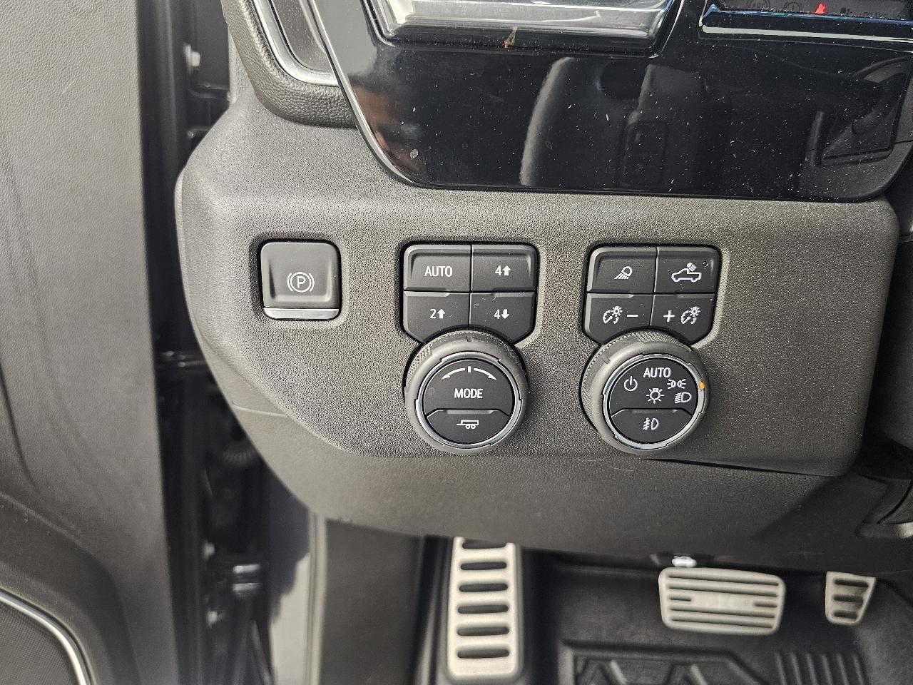 Chevrolet Silverado 1500 4WD Crew Cab 147" RST 2023