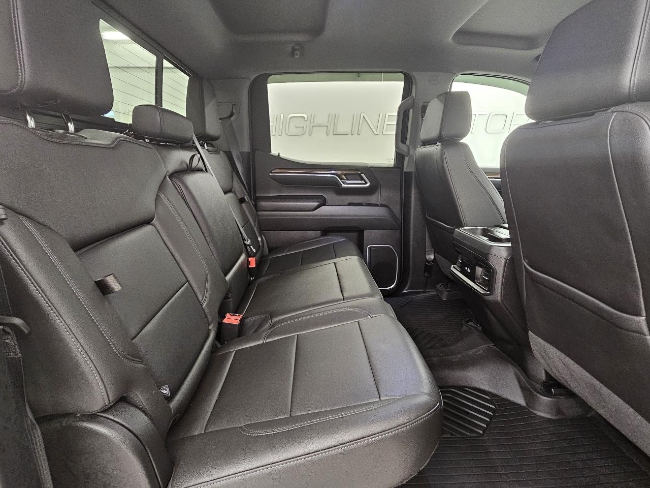 Chevrolet Silverado 1500 4WD Crew Cab 147" RST 2022