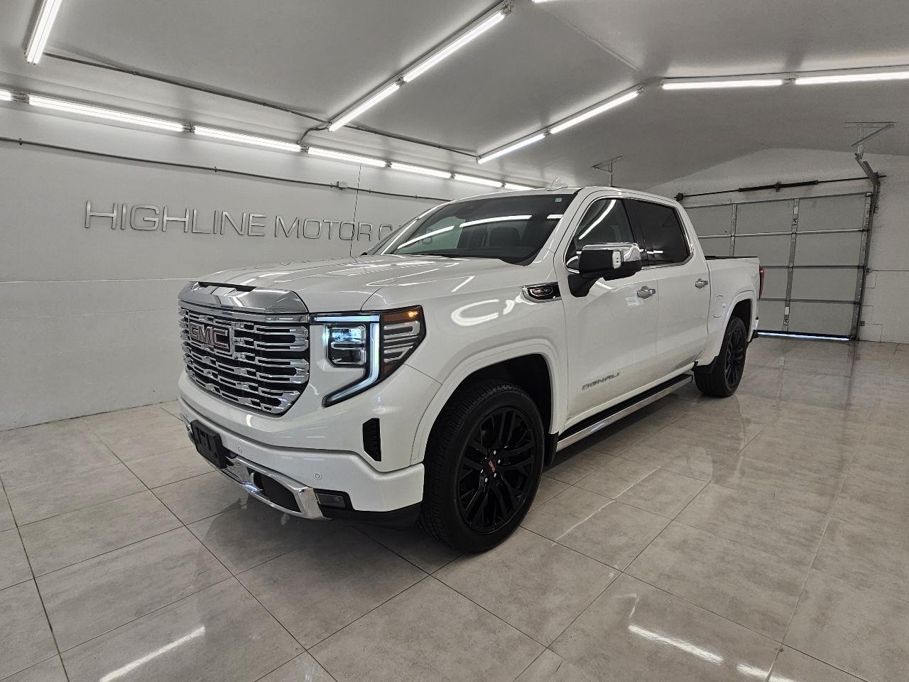 GMC Sierra 1500 4WD Crew Cab 147" Denali 2023
