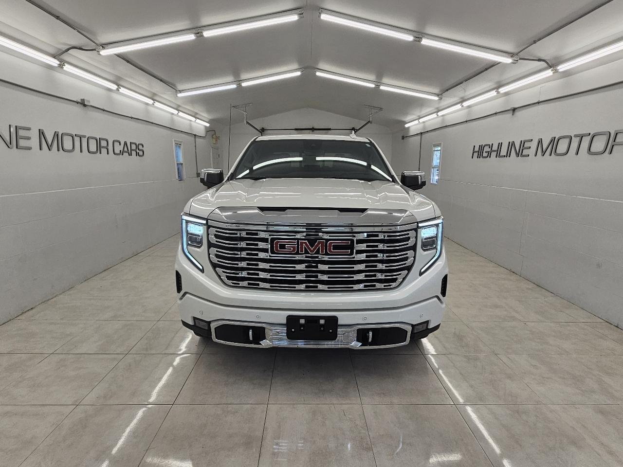 GMC Sierra 1500 4WD Crew Cab 147" Denali 2023