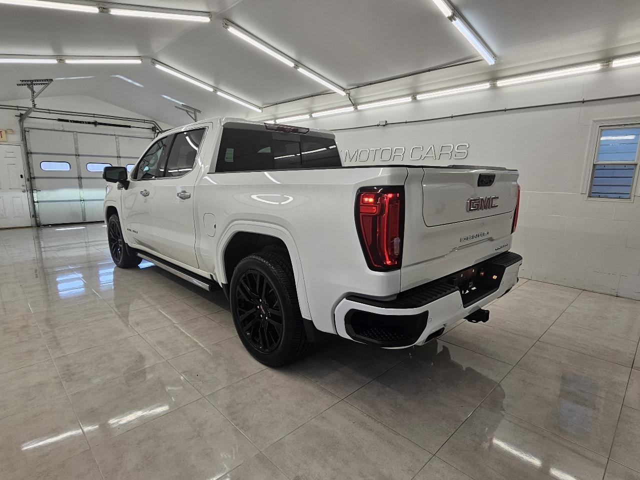GMC Sierra 1500 4WD Crew Cab 147" Denali 2023
