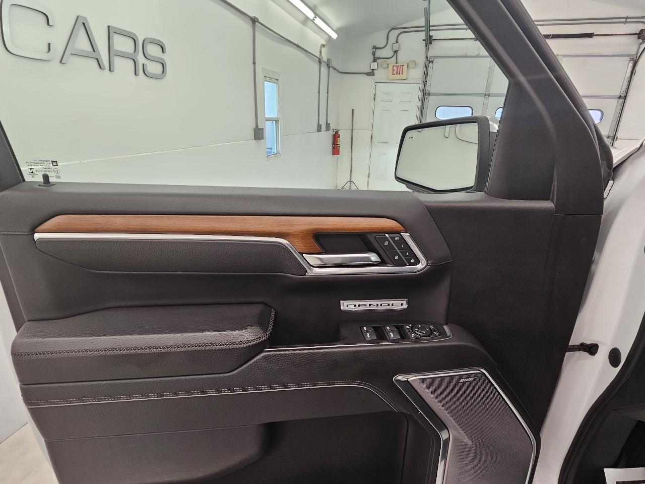 GMC Sierra 1500 4WD Crew Cab 147" Denali 2023