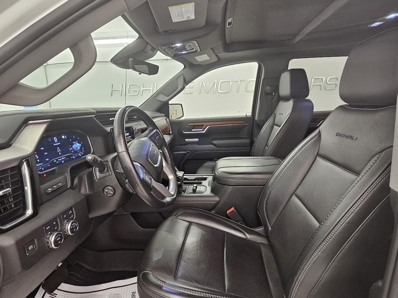 GMC Sierra 1500 4WD Crew Cab 147" Denali 2023