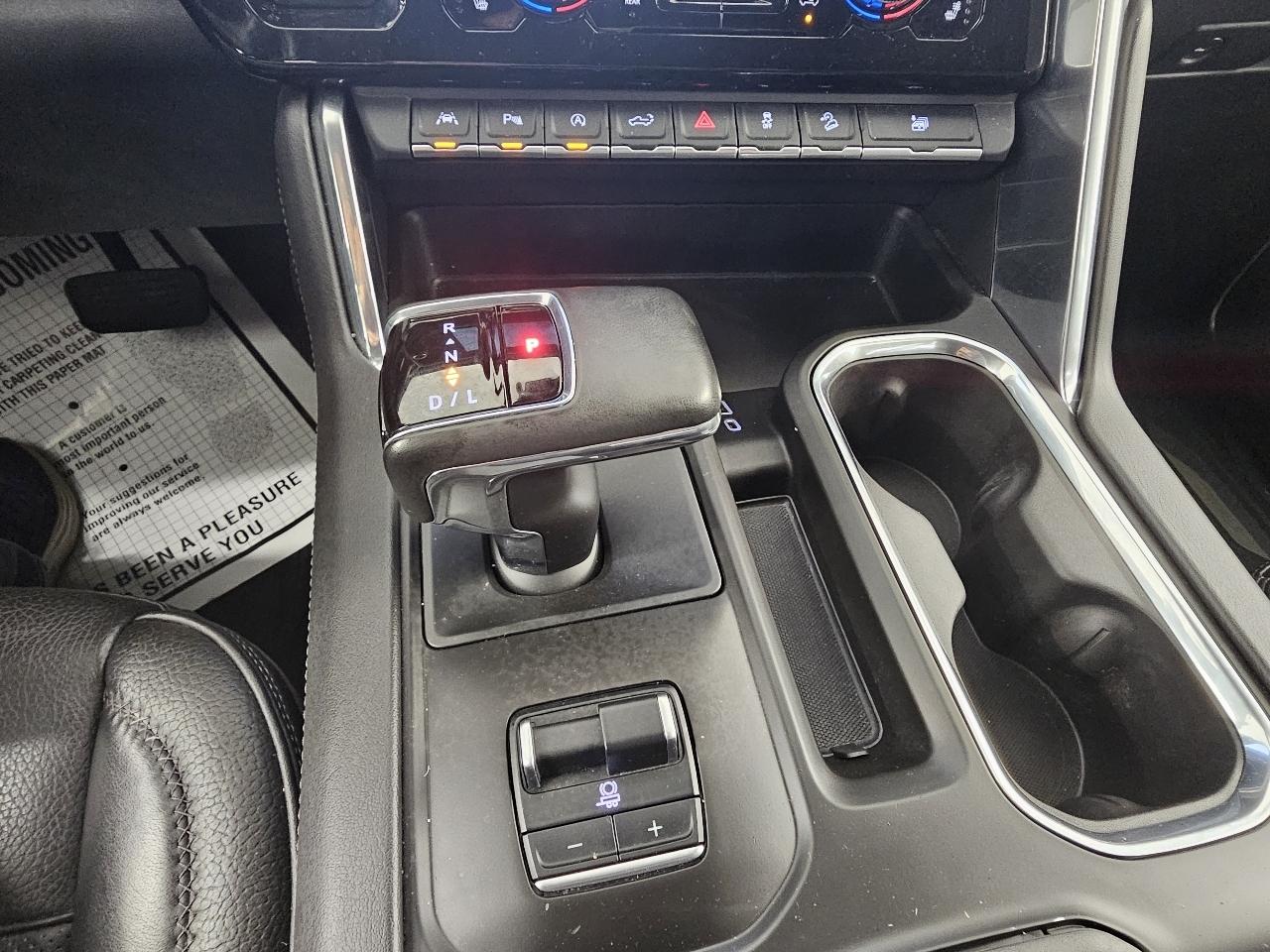GMC Sierra 1500 4WD Crew Cab 147" Denali 2023