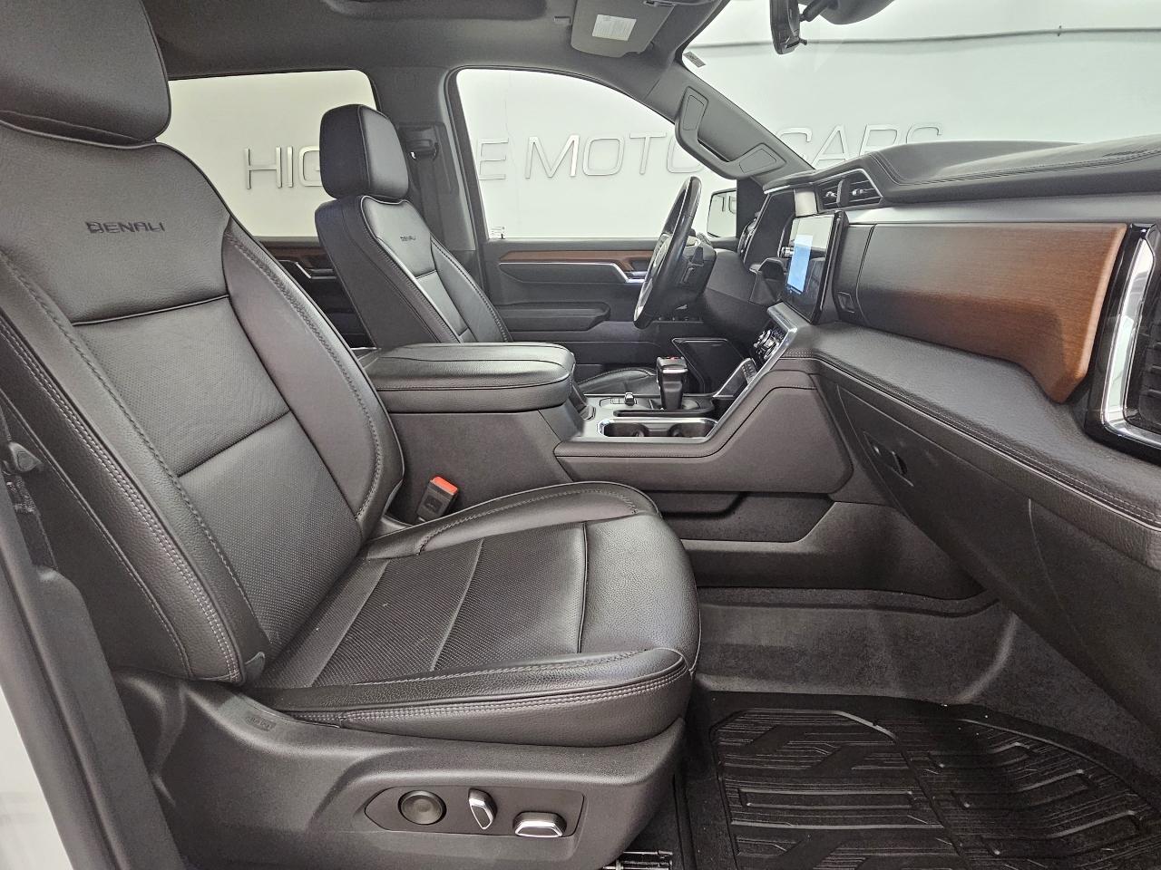GMC Sierra 1500 4WD Crew Cab 147" Denali 2023