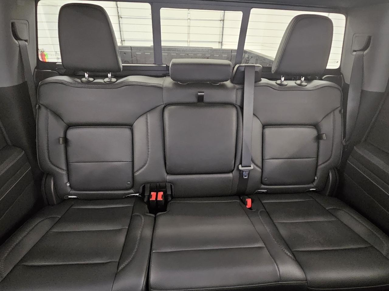 GMC Sierra 1500 4WD Crew Cab 147" Denali 2023