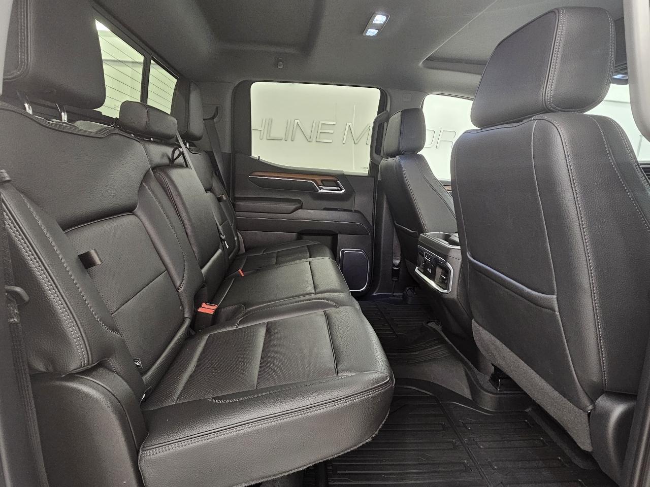 GMC Sierra 1500 4WD Crew Cab 147" Denali 2023