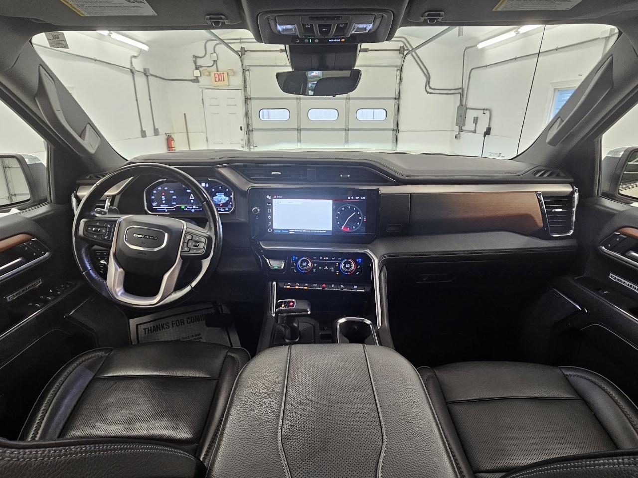 GMC Sierra 1500 4WD Crew Cab 147" Denali 2023