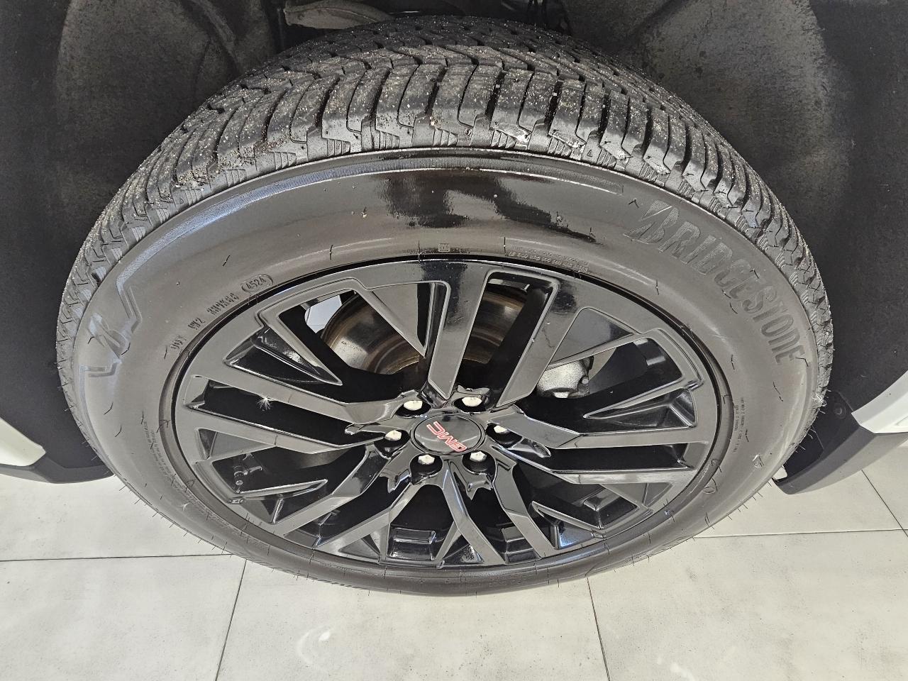 GMC Sierra 1500 4WD Crew Cab 147" Denali 2023