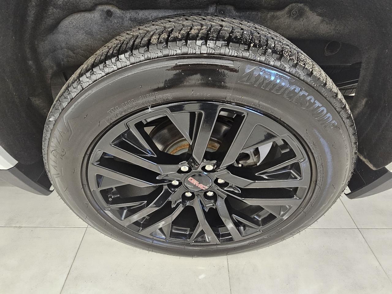 GMC Sierra 1500 4WD Crew Cab 147" Denali 2023