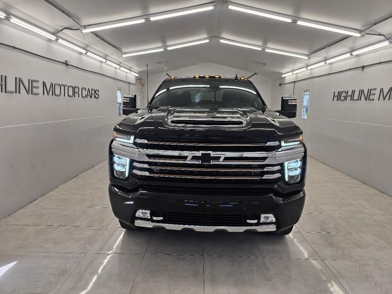 Chevrolet Silverado 3500HD 4WD Crew Cab 159" High Country 2023