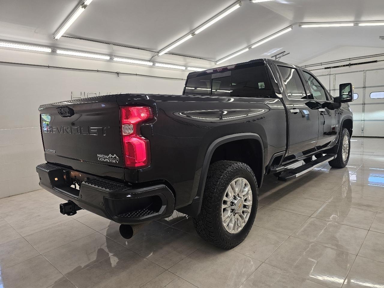 Chevrolet Silverado 3500HD 4WD Crew Cab 159" High Country 2023