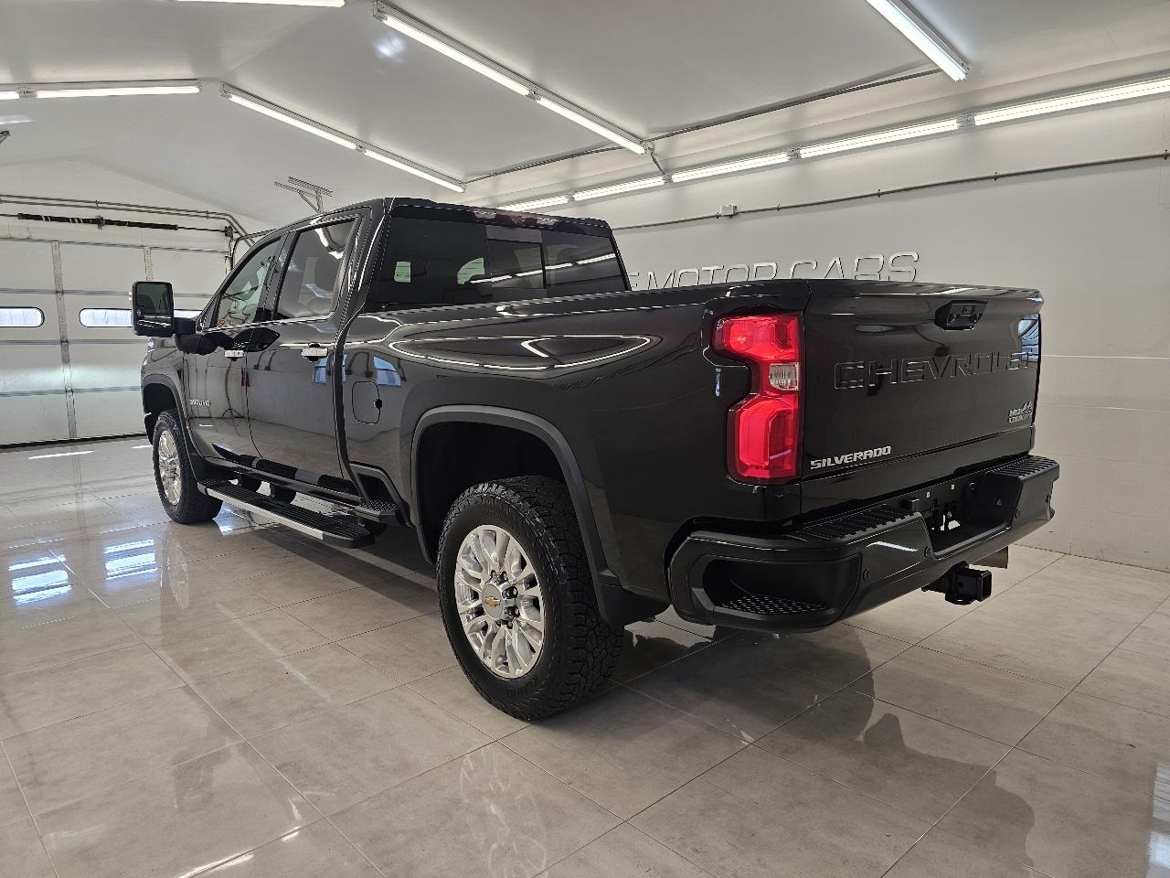 Chevrolet Silverado 3500HD 4WD Crew Cab 159" High Country 2023