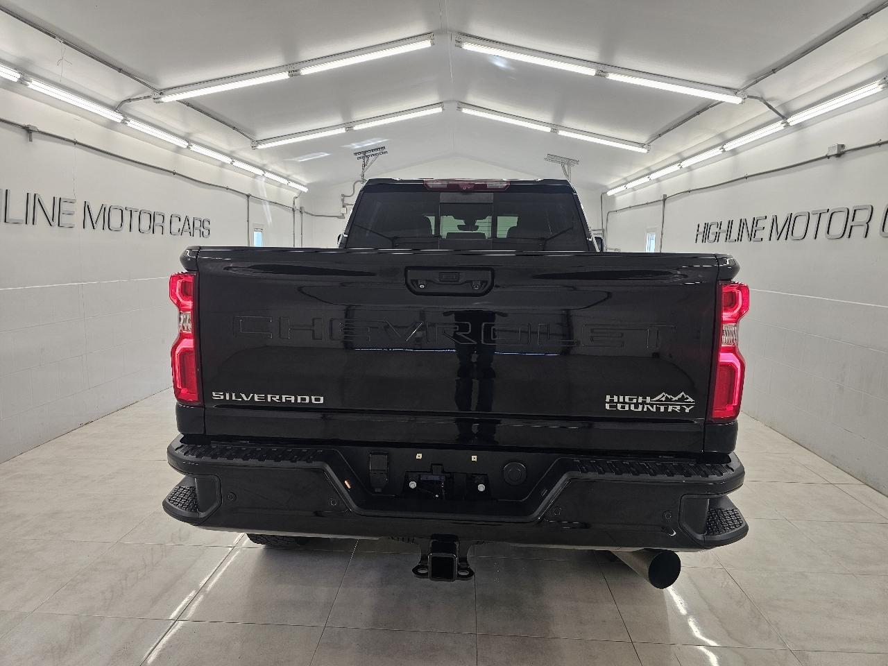 Chevrolet Silverado 3500HD 4WD Crew Cab 159" High Country 2023