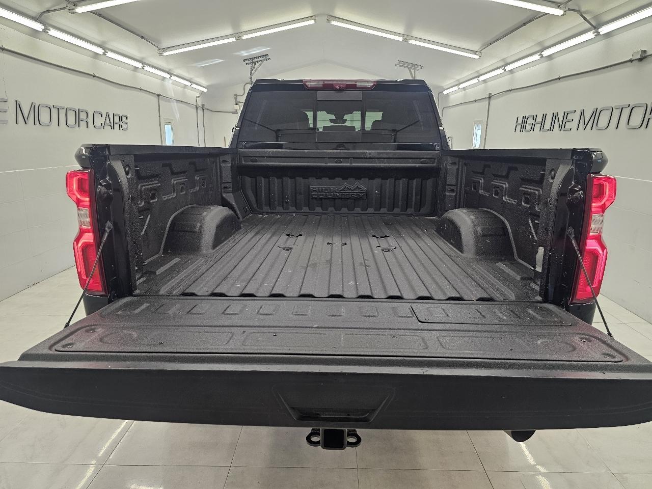 Chevrolet Silverado 3500HD 4WD Crew Cab 159" High Country 2023