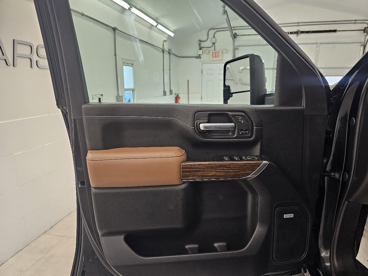 Chevrolet Silverado 3500HD 4WD Crew Cab 159" High Country 2023