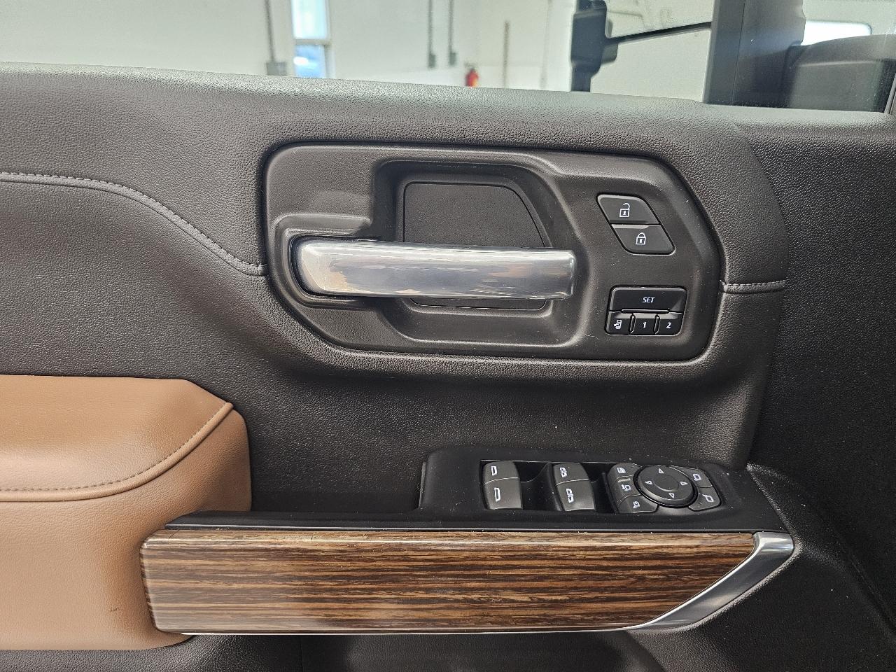 Chevrolet Silverado 3500HD 4WD Crew Cab 159" High Country 2023