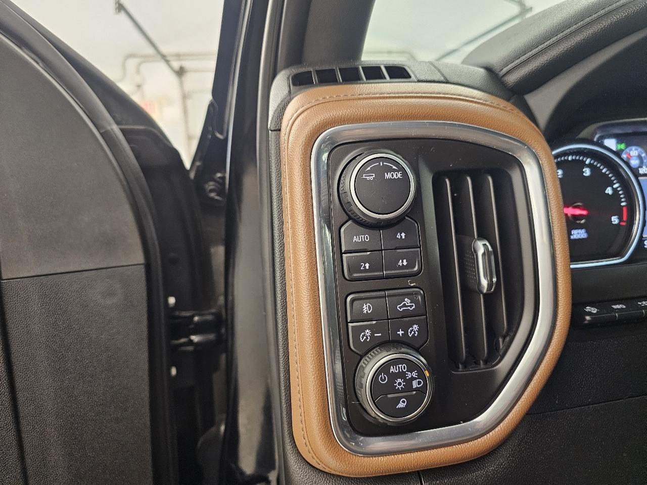 Chevrolet Silverado 3500HD 4WD Crew Cab 159" High Country 2023