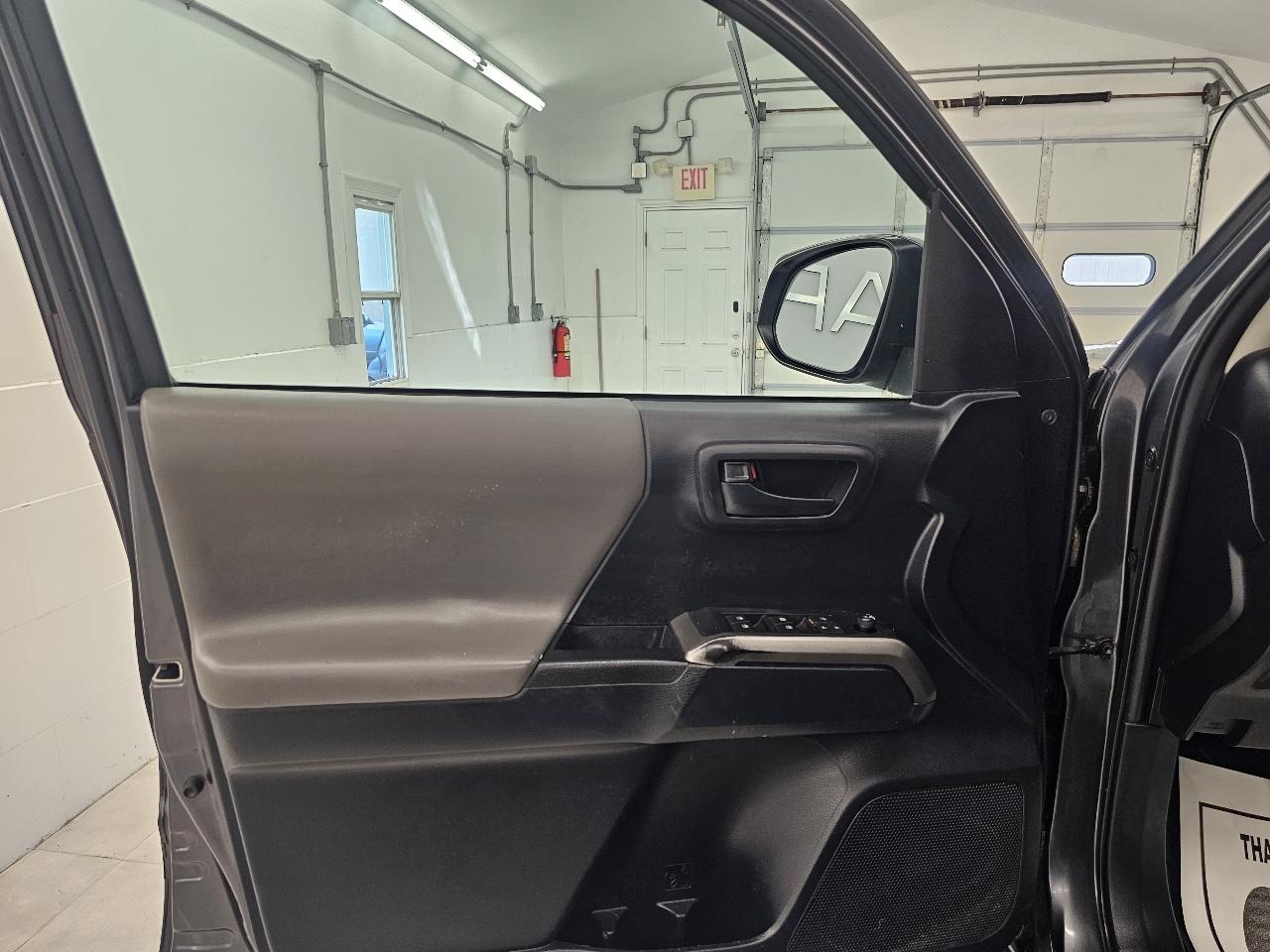 Toyota Tacoma 4WD TRD Off Road Double Cab 5' Bed V6 MT (Natl) 2019