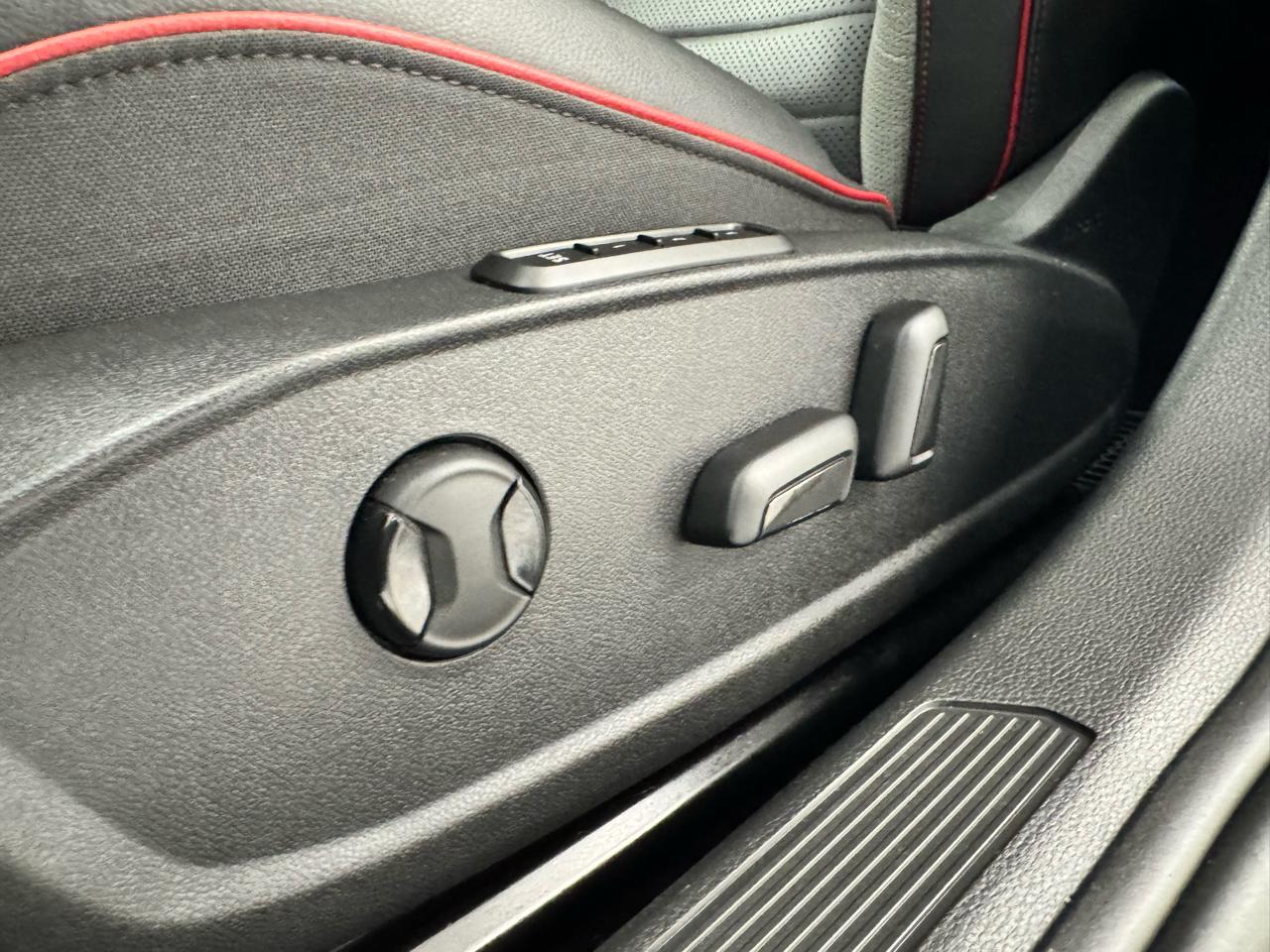 Volkswagen Golf GTI 2.0T SE Manual 2022