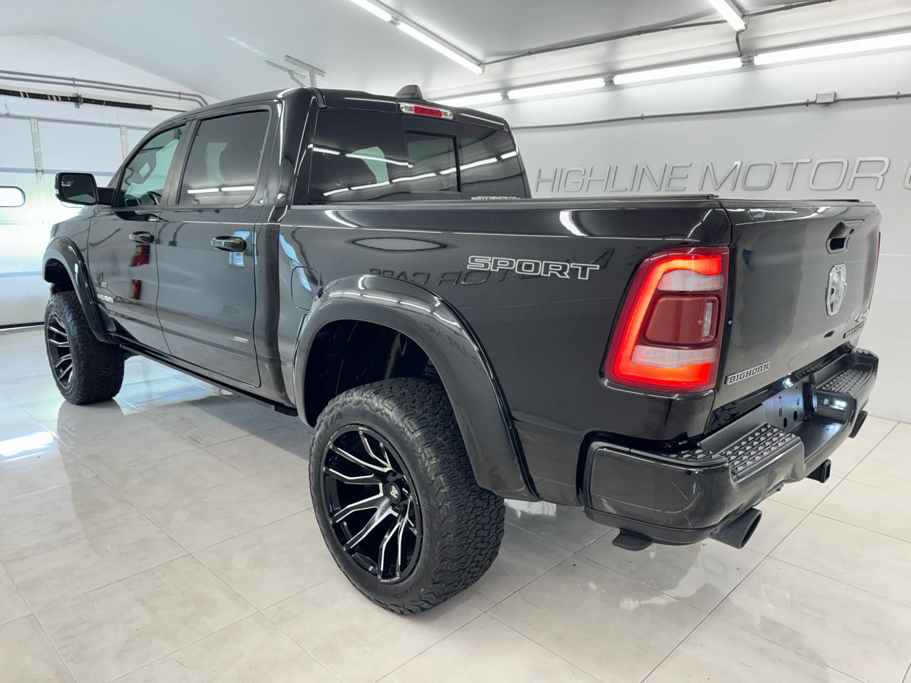 RAM 1500 Big Horn 4x4 Crew Cab 5'7" Box 2021