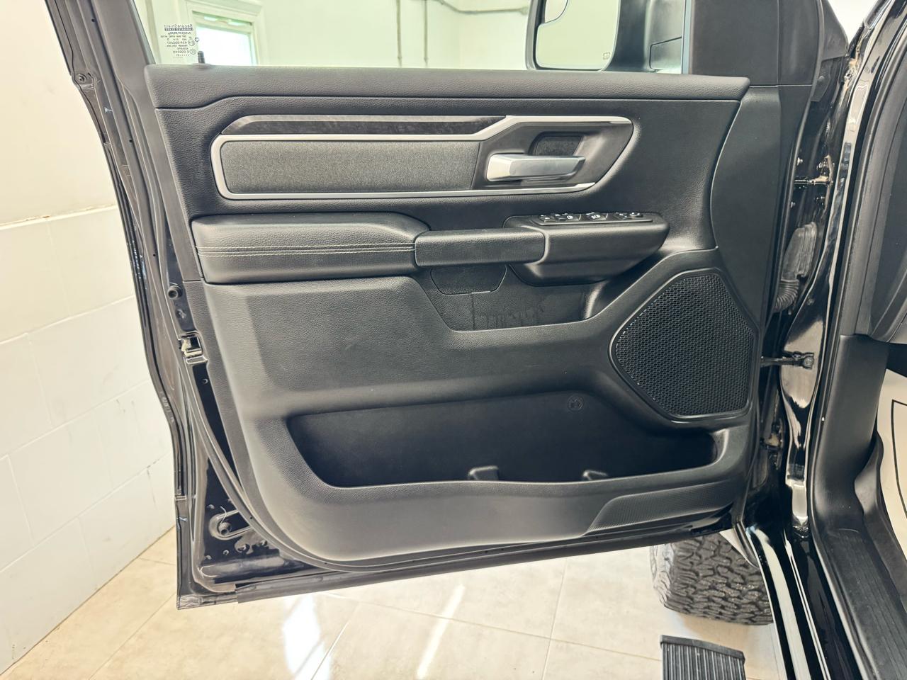 RAM 1500 Big Horn 4x4 Crew Cab 5'7" Box 2021