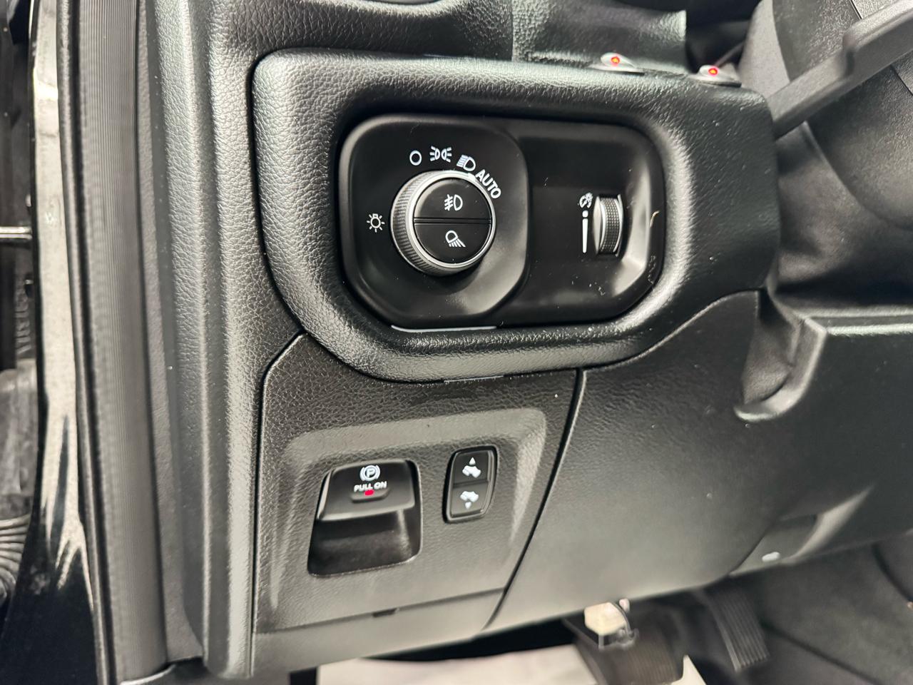 RAM 1500 Big Horn 4x4 Crew Cab 5'7" Box 2021