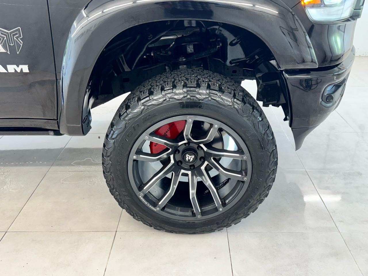 RAM 1500 Big Horn 4x4 Crew Cab 5'7" Box 2021