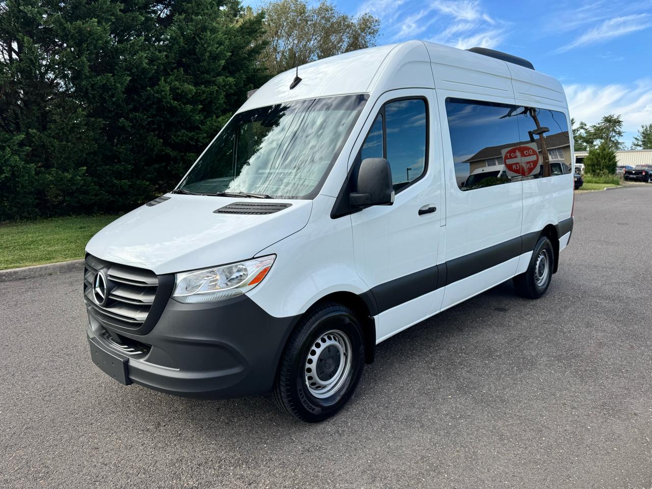 Mercedes-Benz Sprinter Passenger Van 2500 Standard Roof I4 Diesel 144" RWD 2024